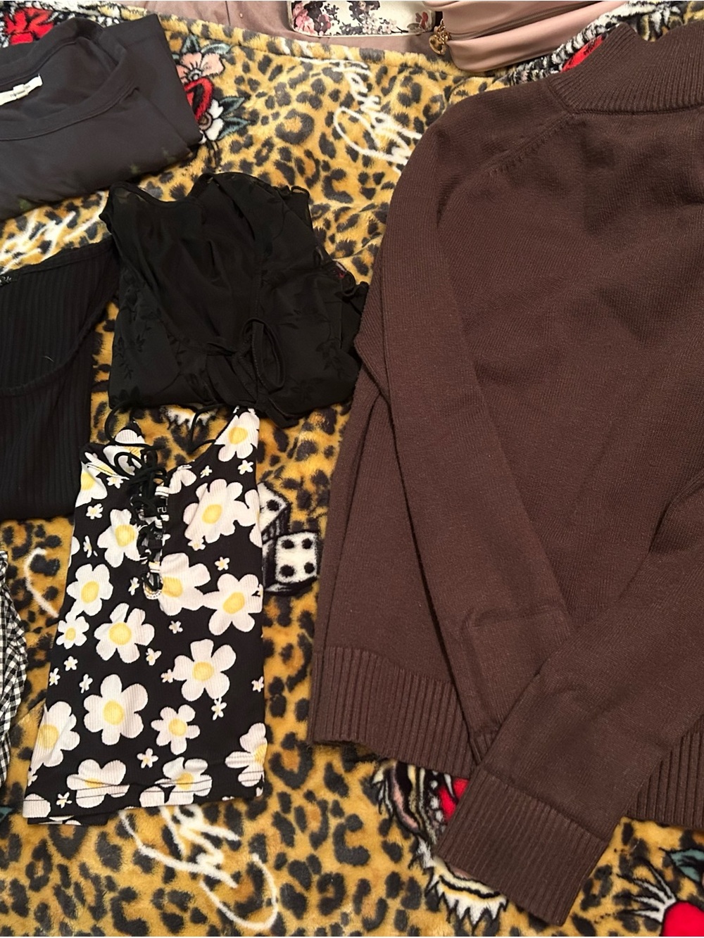 Womens clothing bundle - 6 tops fits small medium